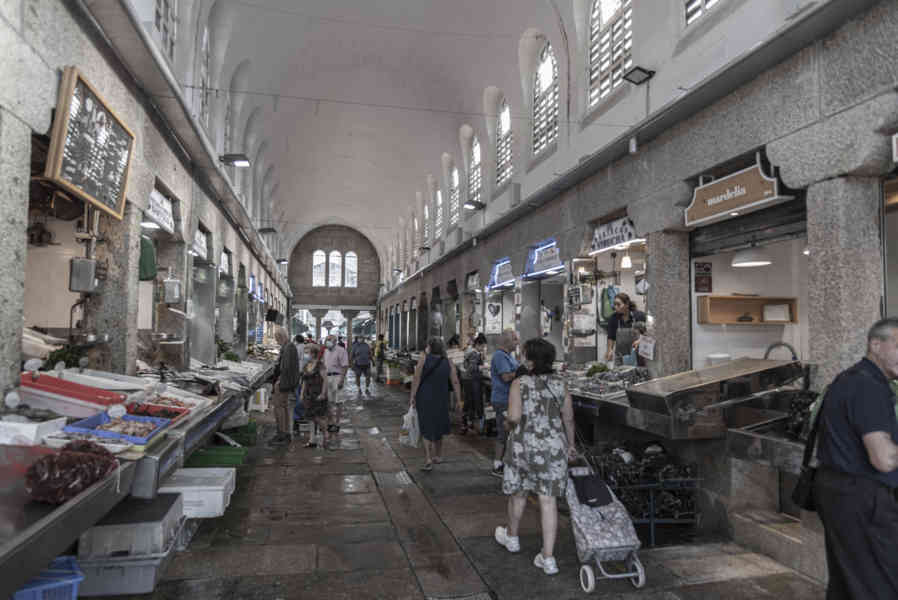 A Coruña 048 - Santiago de Compostela - mercado de Abastos.jpg